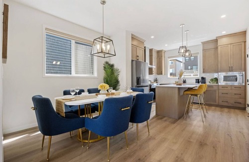 Calgary House | Fully Private Detached House | 4BR | Sleeps 14