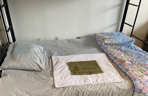 Gibsons House | Furnished 3 bedrooms and 1.5 bathroom upstairs suite