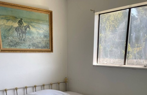 Gibsons House | Furnished 3 bedrooms and 1.5 bathroom upstairs suite