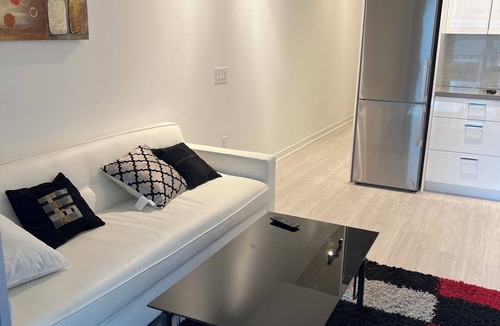 Grange Park Condo | Furnished Downtown Toronto Condo next to Mt Sinai, Ocadu and U of T.