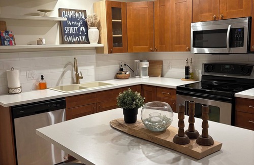 Central Okanagan House | Furnished Lakeview Suite Near UBCO & Okanagan Ski Resorts