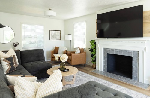 Pullman House | Game Day Getaway - 4BR/3BA, Sleeps 10, Walk to WSU