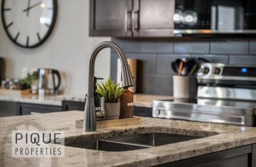 Northwest Edmonton Apartment | Game Night Retreat - HotTub - AC - FireTable - BBQ - Kingbed