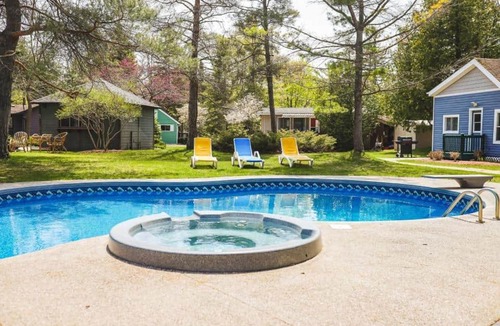 Wasaga Beach House | Garden House at Evergreen Resort in Wasaga Beach