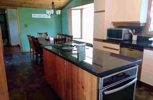 Tiny House | Georgian Bay Cottage - 8-Min Walk to Sandy Beach