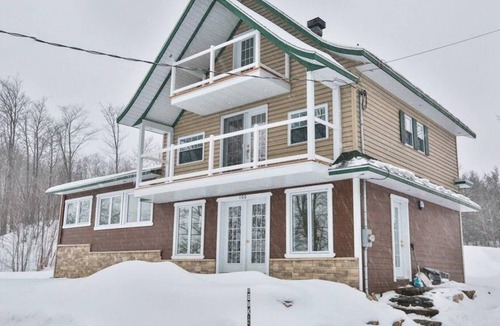 Grandes-Piles Ski Chalet | Get lost in Grandes-Piles Cozy modern chalet View on St-Maurice River