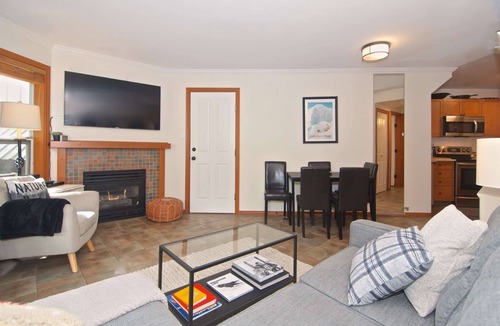 Village North House | Glacier Reach Townhouse new private hot tub (June 2025) common pool,!covered deck & free parking