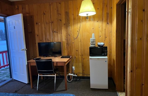 Haines Junction Hotel | Glacier View Inn