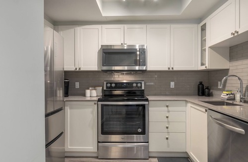 Village North House | Glaciers Reach - Village North, Private Hot Tub & Shared Pool , Free Parking