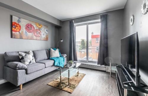 Rosedale Apartment | Glenview West - Modern Upper Unit Apartment with Private Balcony