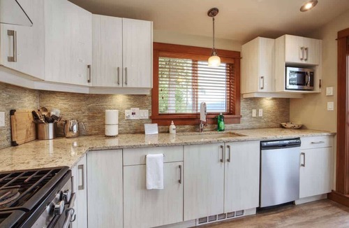 Port Renfrew House | Going Coastal AB - Oceanfront - Pet Friendly