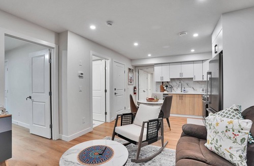 Southeast Calgary House | Golden Sunrise ~ Spacious 2BD/2BR ~ Kitchen & Laundry ~ Boardgames