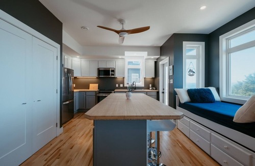 Conception Bay South House | Golden Tide Cottage | 2 Bd, Panoramic Ocean Views