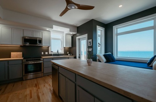 Conception Bay South House | Golden Tide Cottage | 2 Bd, Panoramic Ocean Views