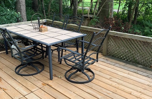 Brampton Cabin | Golfing alongside a cozy cabin in Inner city park WiFi & small luxury amenities