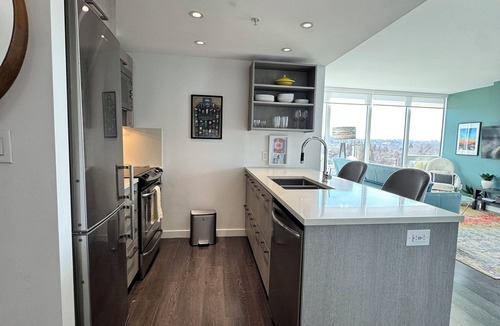Downtown Eastside Condo | Gorgeous 2 Bdrm Condo with Huge Private Mountain & City View Terrace