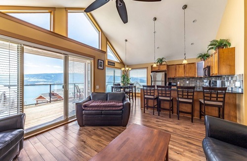 Central Okanagan Cottage | Gorgeous 3 Bedroom Lake View Cottage at La Casa