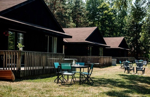 Strong Cabin | Gorgeous Cabin Rental with Spacious Deck on Lake Bernard, Ontario