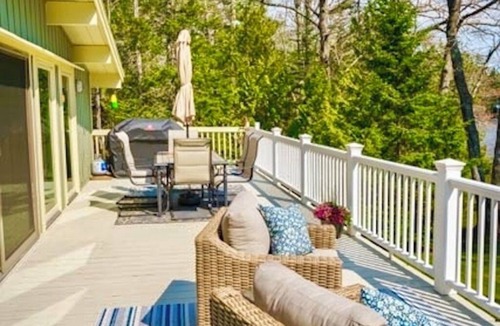 Franklin House | Gorgeous Lakefront-Close to Acadia "Schoodic+Bar Harbor" 4 Kayaks Included-Pets