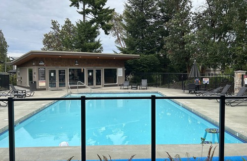 Regional District of Nanaimo House | Gorgeous modern 2 bedroom 2.5 bathroom townhouse w/beach access Ocean unit