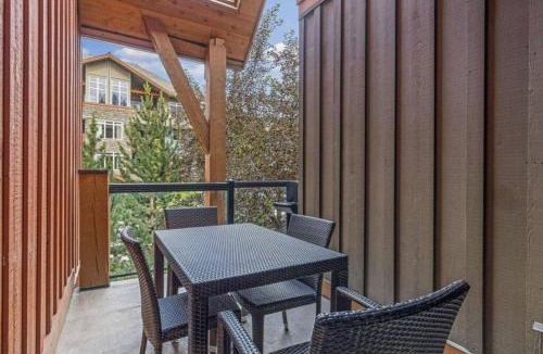 Canmore Apartment | Gorgeous Mountain Condo - Pool & Hot Tub