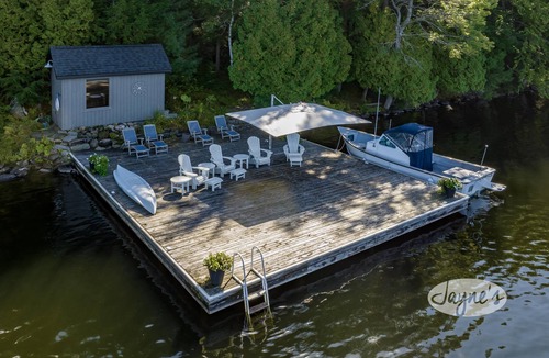 Seguin Cottage | Gorgeous New Build on Rosseau with Pictuesque Views! Sunset Deck! Sleeps 12!