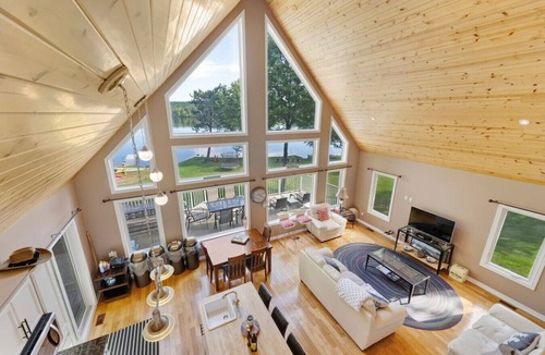Killaloe Cottage | Gorgeous Round Lake 4 Season Waterfront Lake House