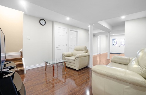 Durham Region House | Gorgeous,spacious and bright 3 bedroom Walkout Basement!