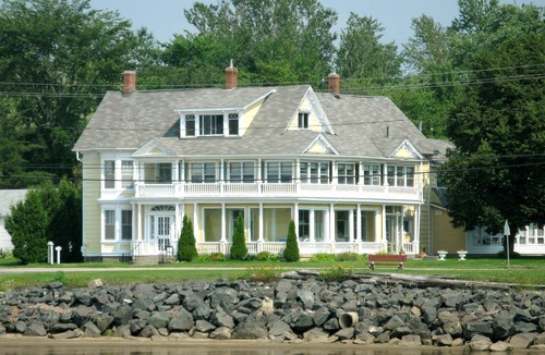 Nelson Miramichi Hotel | Governor's Mansion Inn