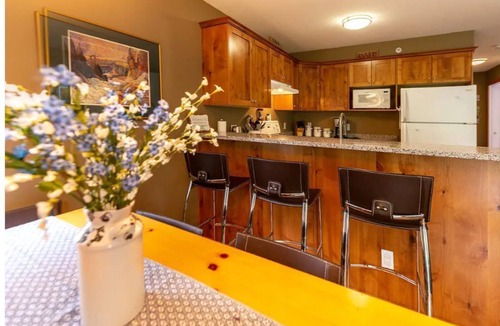 Fernie House | Gr8 @ 8! - private hot tub, ski in, 3 bdrm, bbq