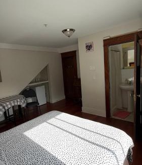 Mount Pleasant House | Grace Guesthouse