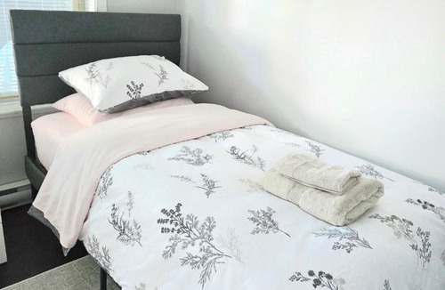 Victoria House | Gracia Room - Cozy Private Room - Shared bath and Spaces