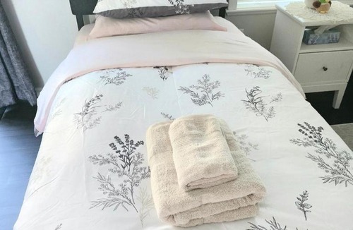 Victoria House | Gracia Room - Cozy Private Room - Shared bath and Spaces