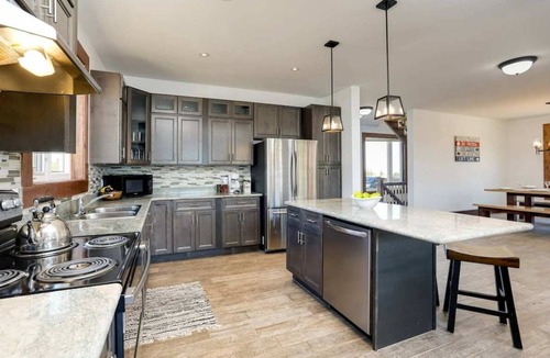 The Blue Mountains House | Grand 8-Bedroom Retreat, 7 Baths - Perfect Chalet