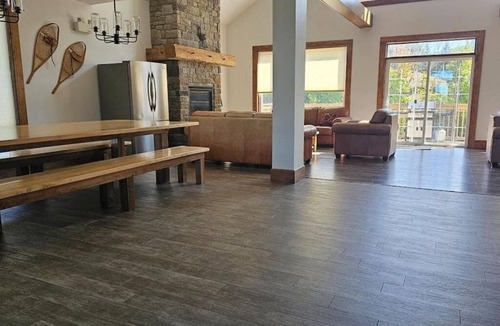 The Blue Mountains House | Grand 8-Bedroom Retreat, 7 Baths - Perfect Chalet