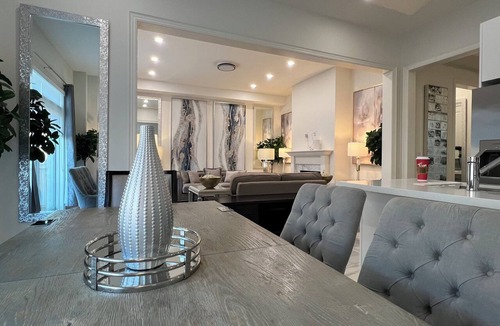 Richmond Hill House | Grand Executive Home | 5 Bedrooms in Richmond Hill