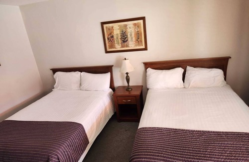 Surrey Hotel | Grandview Inn