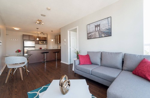 Downtown Vancouver Apartment | Granville Street Gem - 1 Bedroom & Den (B2)