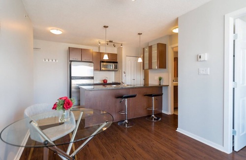 Downtown Vancouver Apartment | Granville Street Gem - 1 Bedroom & Den (B2)