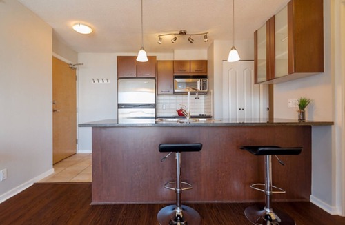 Downtown Vancouver Apartment | Granville Street Gem - 1 Bedroom & Den (B2)