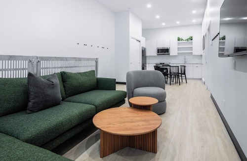 Revelstoke Hotel | Gravity Haus Revelstoke
