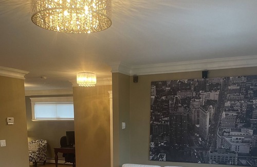 Ambleside House | Great beach house 10 minutes by car or bus to Downtown Vancouver & Stanley Park.