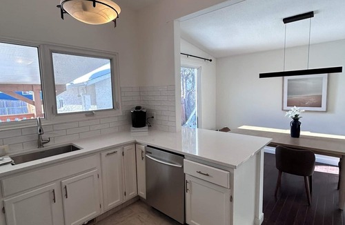 Red Deer House | Great Location-Family Sized House with Yard!