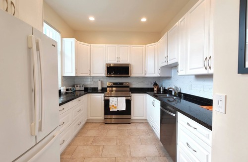 Burnaby House | Great Vancouver Spacious Private Room#2 with Free Parking