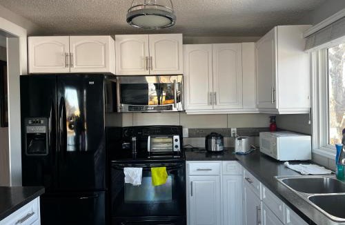 Calgary House | Grie hunting quite room!