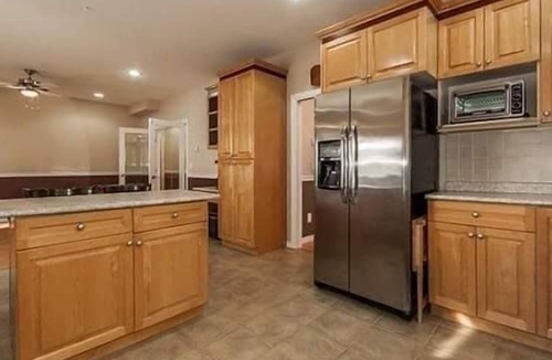 Fleetwood House | Guest Bedroom Rm #2/Private Bathroom Main Floor area Shared Living Space