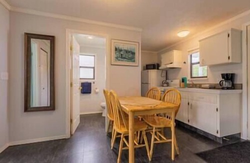 Alert Bay Cabin | (H) Standard Double Cabin (pet friendly)
