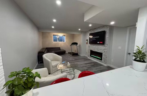 Calgary House | HansBnB near Airport(YYC)