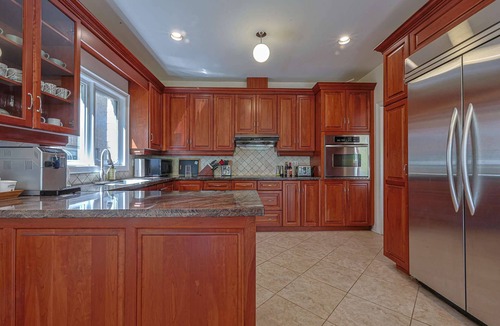 Richmond Hill House | Harmony House: 7-BR Multi family & Group Oasis with Dual Living