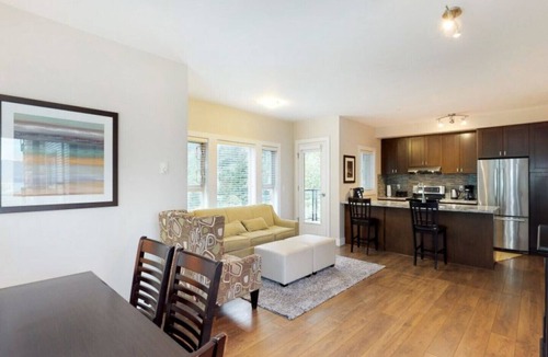 Harrison Hot Springs House | Harrison Lake View Suites - Two Bedroom Lake View Suite 1
